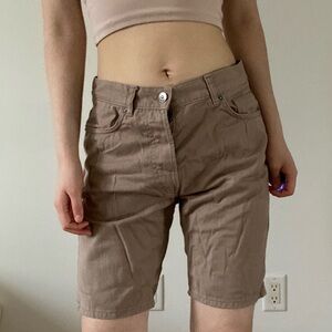 H&M tan khaki capri shorts, preppy
